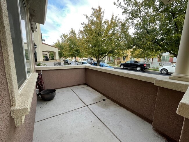 Photo - Nice Townhome w/ Detached Garage, Granite ...