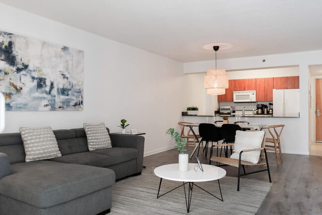 Photo - 1 SE 12th St Unidad FL15-ID1022201P