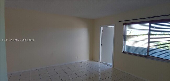 Photo - 1400 NE 54th St Unidad 206