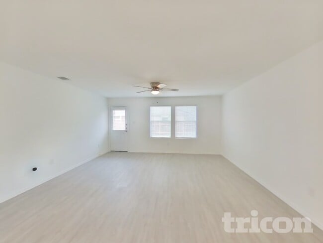 Photo - 5715 Vista Point