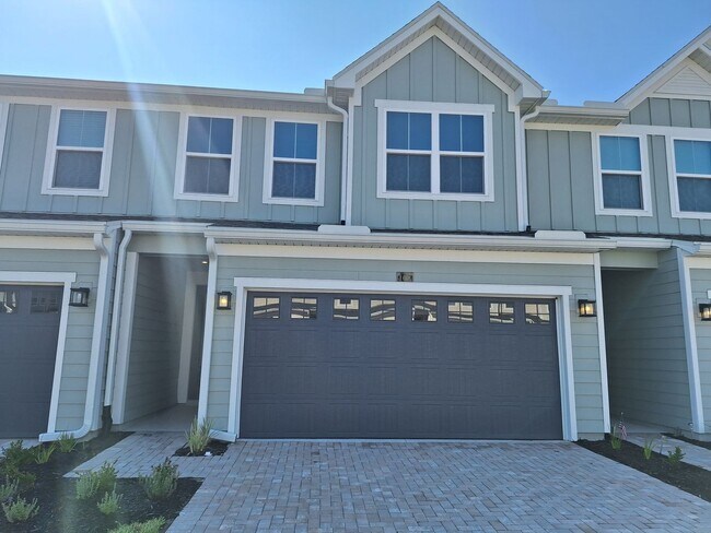 Building Photo - Townhome in Shearwater
