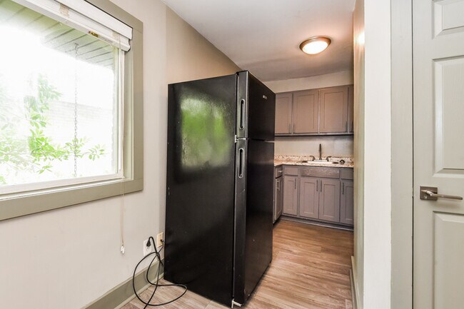 Photo - 1984 Wellbourne Dr NE