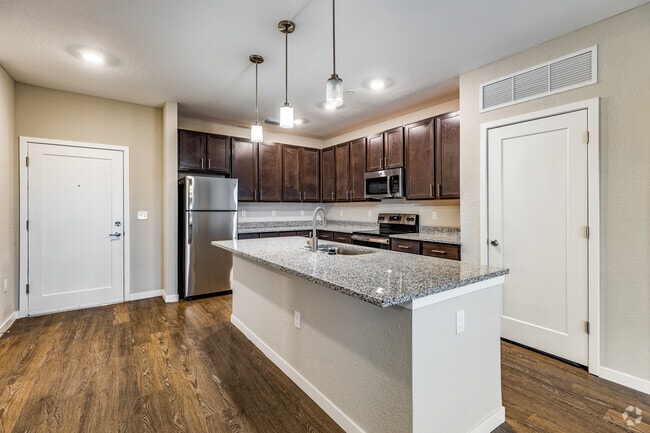 2 BR, 2 BA - 1,117SF
