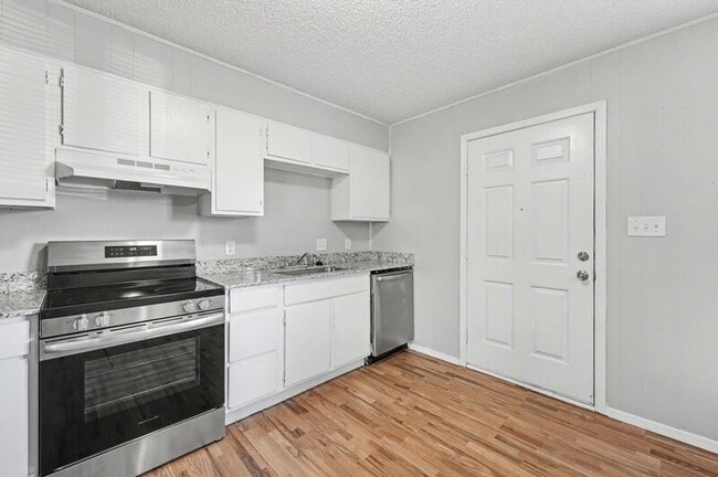 Photo - 1045 S Happy Hollow Rd