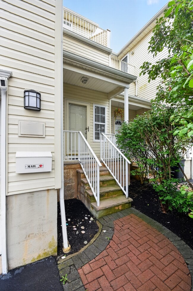 Photo - 574 Beachway Ave