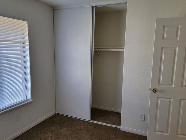 Photo - 3 Bedroom 1 3/4 Bath HOUSE with 2 car garage