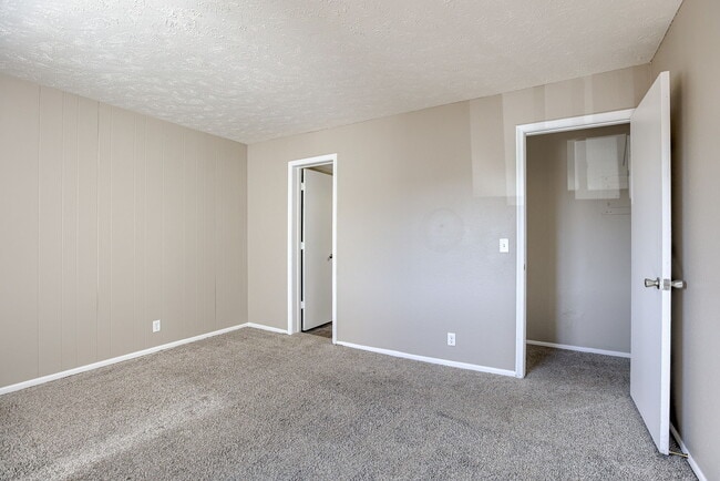 Omaha, NE Evergreen Terrace Apartments | 11A | Bedroom