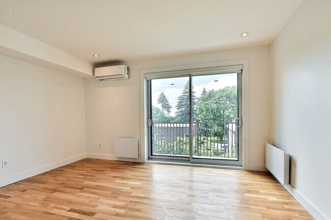 Photo - 3195 Av. Van Horne Unit 304