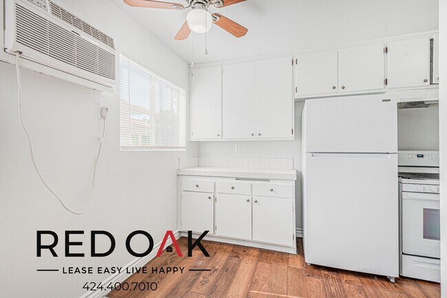 Photo - Welcoming Studio with Included Kitchen App... Unidad 5