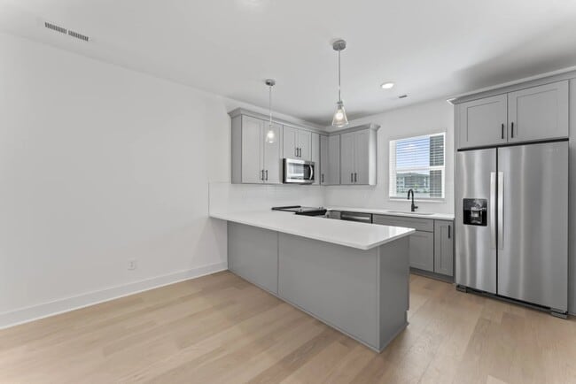 Photo - 608 Markham St
