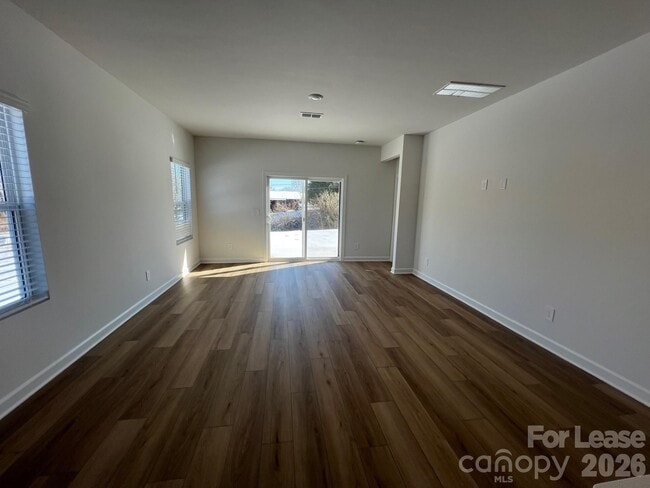 Photo - 1548 31st St NE