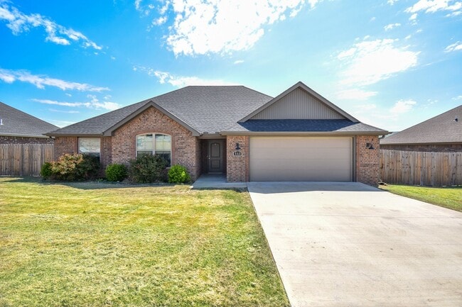 Building Photo - Stunning 3 bedroom, 2 bathroom Home availa...