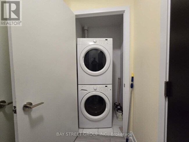 Photo - 9471 Yonge St Unit 241