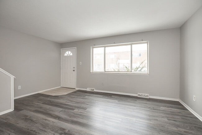 Photo - 2 BED 1.5 BATH UNIT IN THE BANBURY CONDOMINIUMS!