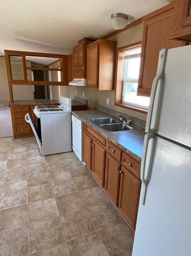 Photo - 3 bedroom 2 bath PET FRIENDLY!