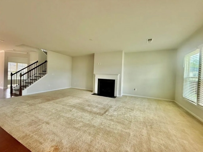 Photo - 212 Himalaya Way