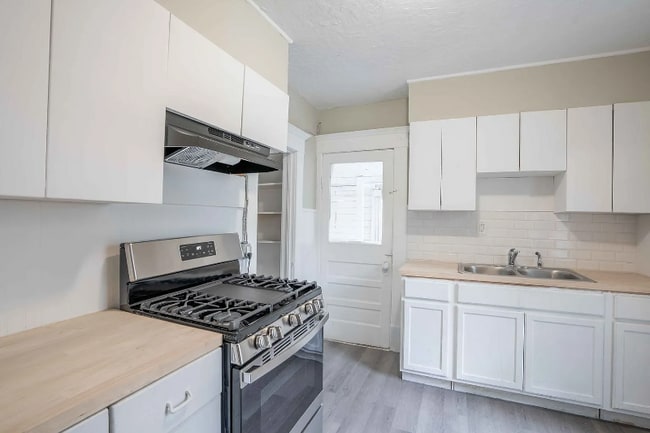 Building Photo - 1315 S Carson Ave Rental