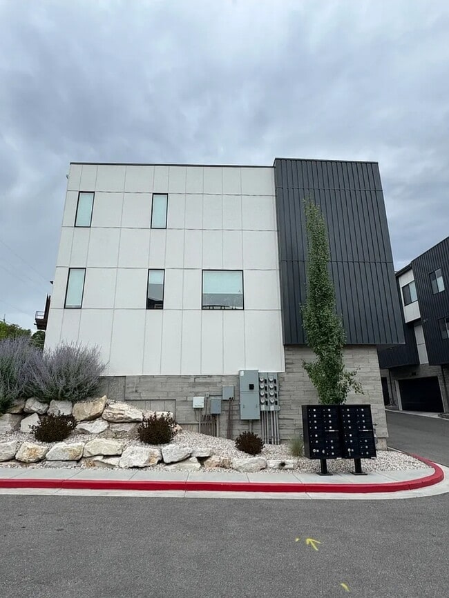 Building Photo - 1553 E Talo Ct Rental