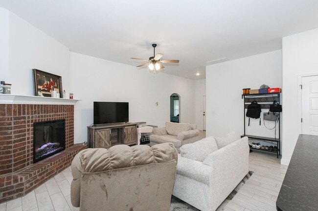 Photo - Like New Beautiful 3/2 Home in Gentry