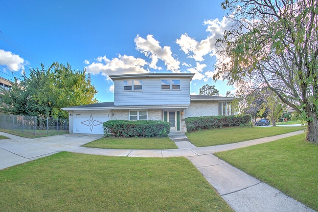 Photo - 10001 S Komensky Ave