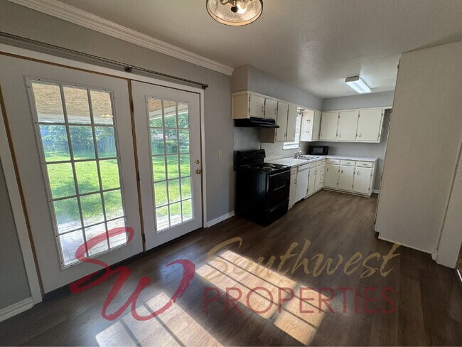 Photo - 3 bedroom 1 bath in excellent location!