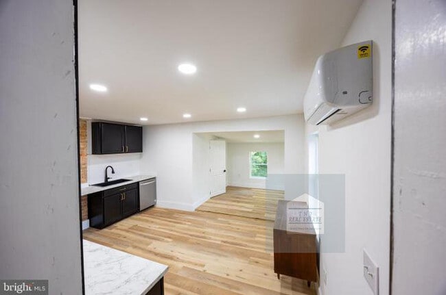 Photo - 209 E Martin St