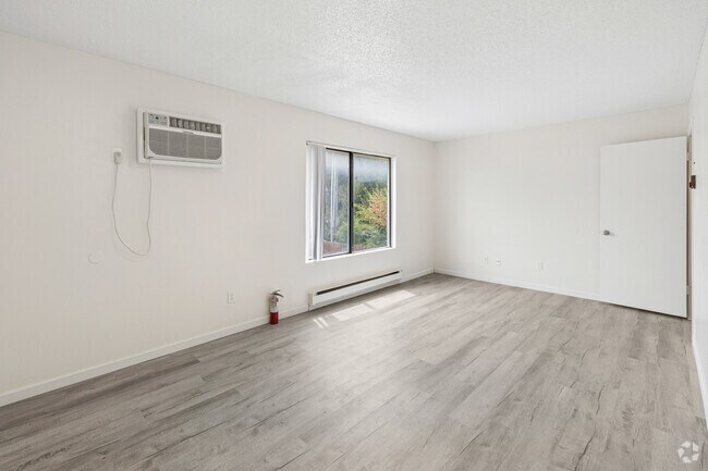 1BR, 1BA - 427SF - Living and Dining Area