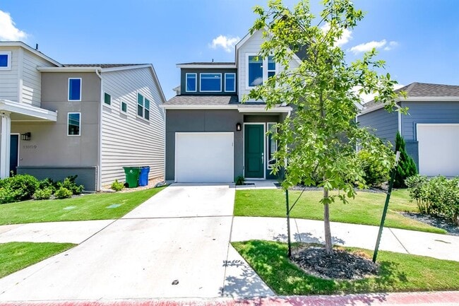 Photo - 15107 Forum Ave