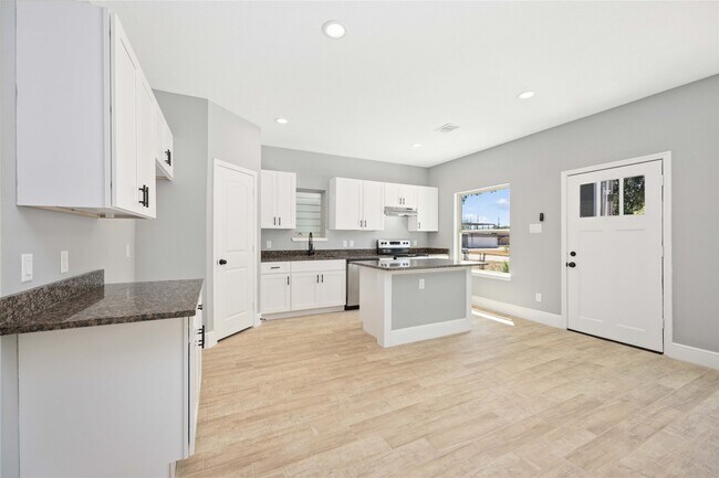 Photo - 4651 Mallow St