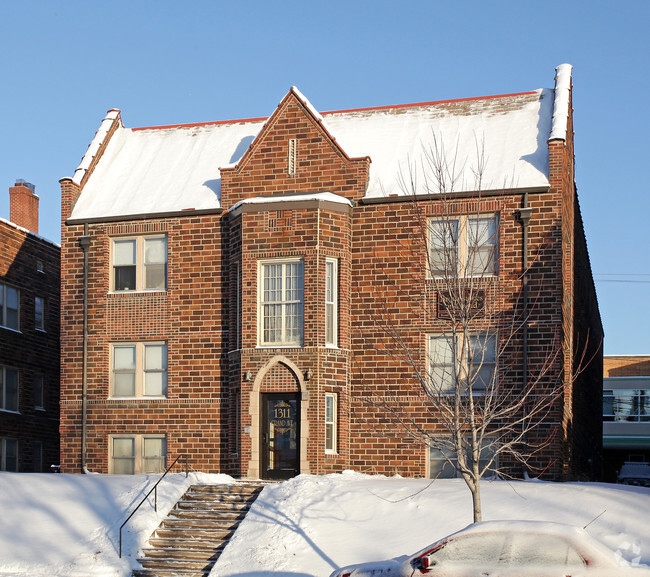 Building Photo - Brownstone on Grand Rental