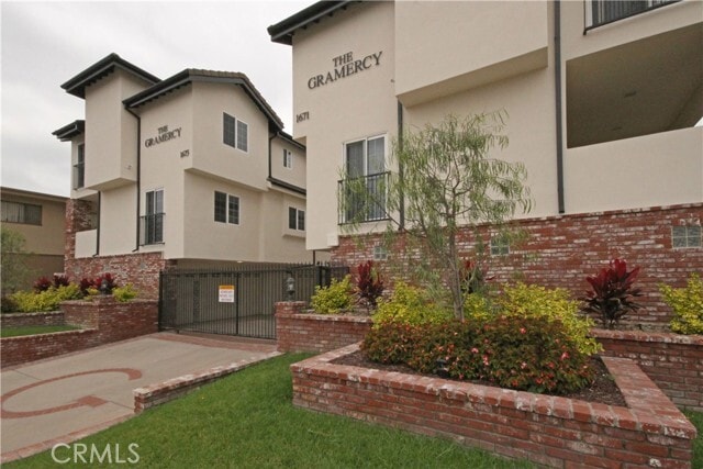 Photo - 1675 Gramercy Ave