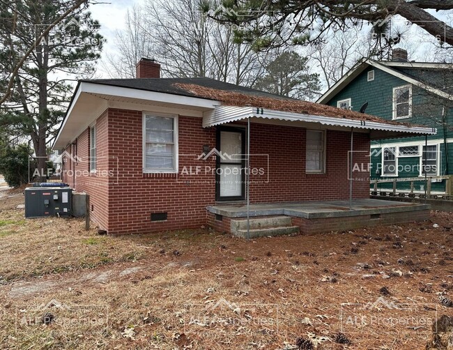 Newly Renovated 2-Bedroom Home on a Corner... - Newly Renovated 2-Bedroom Home on a Corner...