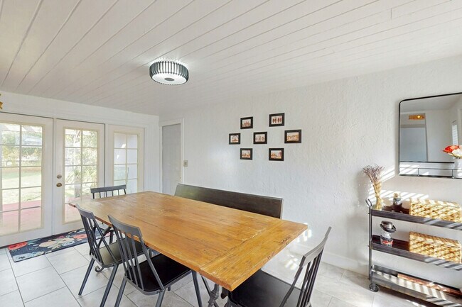 Photo - 2501 Weber St Unidad ID1385794P