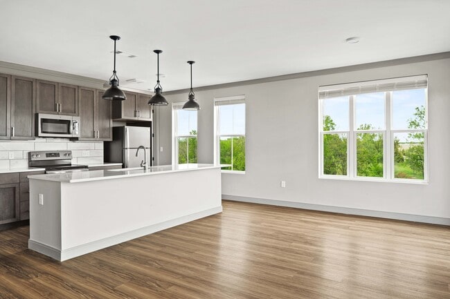 Photo - Upton Oxmoor Apartments