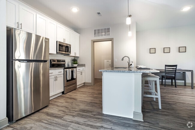1BR,1BA - 820 SF