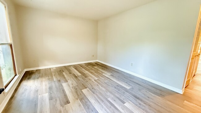 Photo - 2859 Wynterhall Rd SE