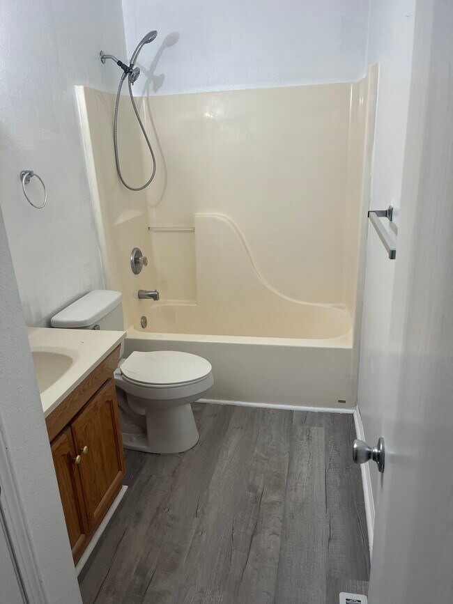 Photo - 400 Morgan Dr