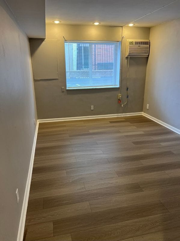 Building Photo - 475 W Grand Ave Rental