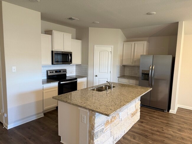 Building Photo - 380 Huntsman Way