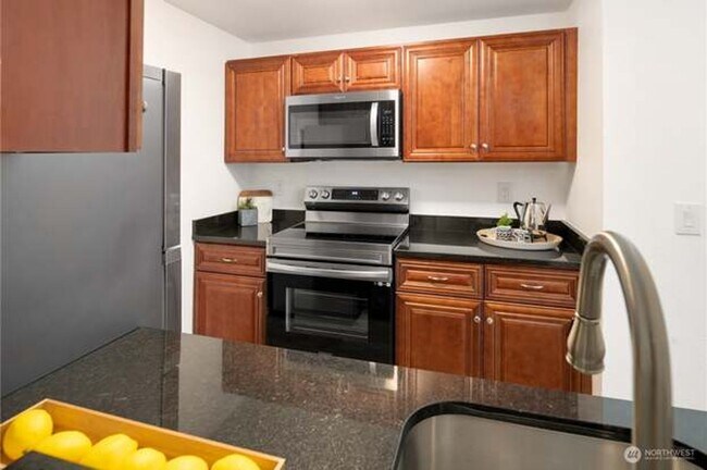 Photo - Beautiful 2 bed with private patio and outdoor space