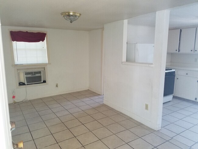 Photo - 1109 W 4th St