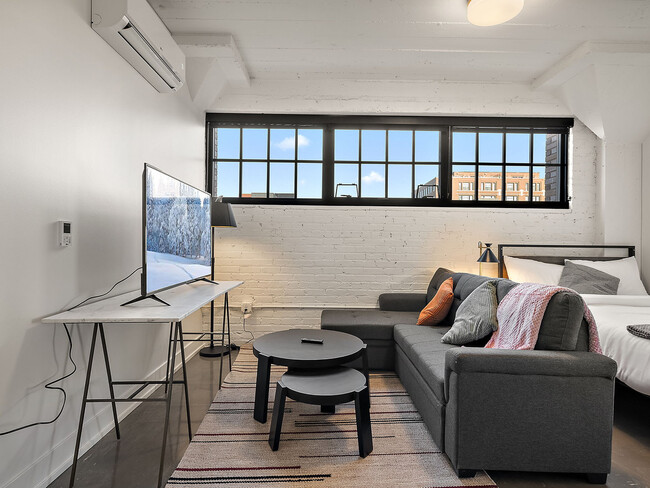 Building Photo - 608 N 3rd St Unit ID1058276P Rental
