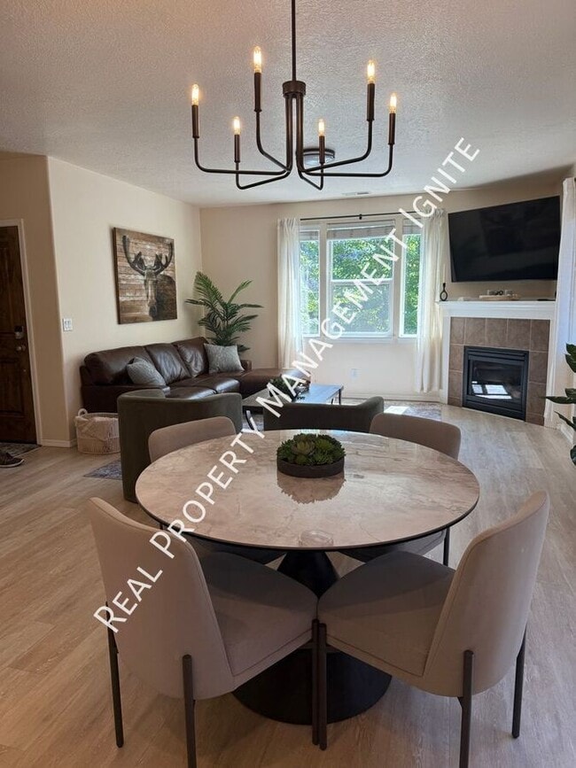 Photo - 61203 Snowbrush Dr