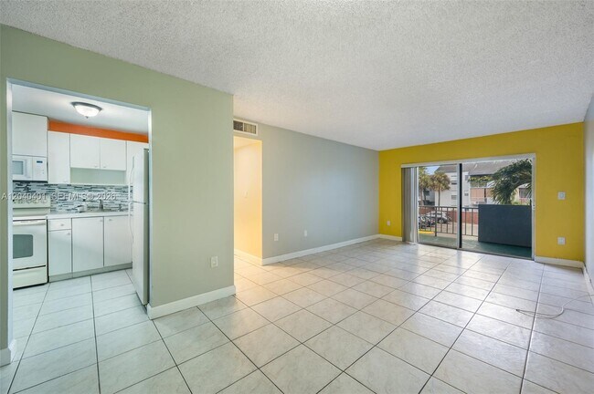 1725 W 60th St Unit F220