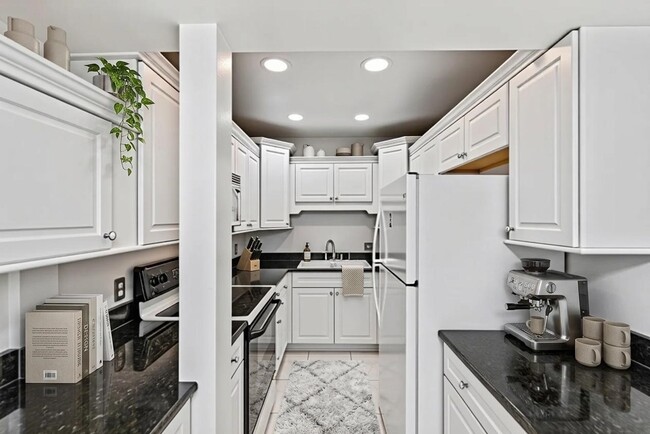Photo - 2601 Bellefontaine Unit C104