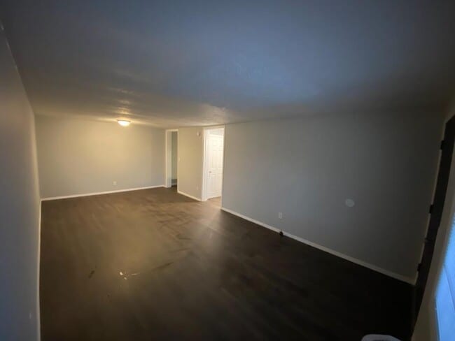 Building Photo - 1100 Northview Dr Unit HB13I