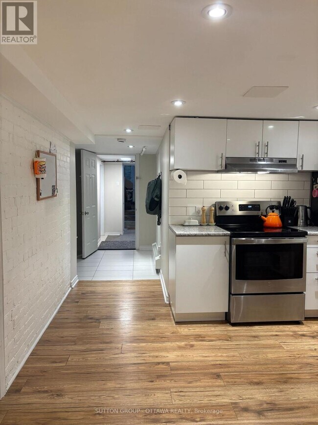 Photo - 28 Aylmer Ave