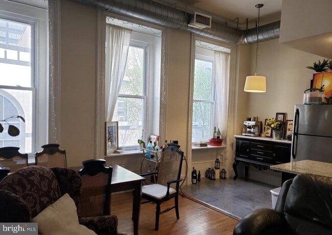 Photo - 2008 Chestnut St Unit 2F