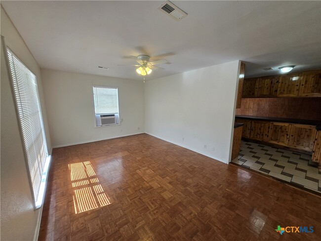 Photo - 702 Anaqua Ave