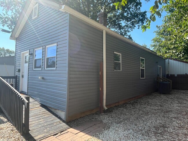 Photo - 417 E 18th St